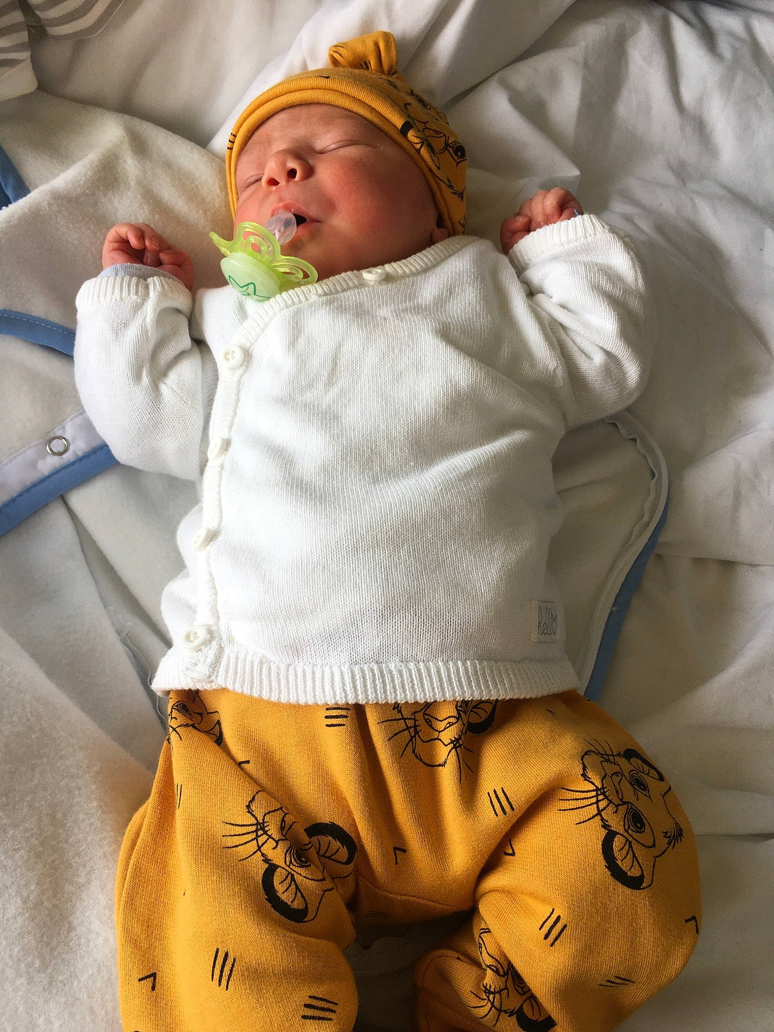 Christian participe au concours pour gagner de l'argent avec cette photo : baby, baby_sleeping, child, person, toddler