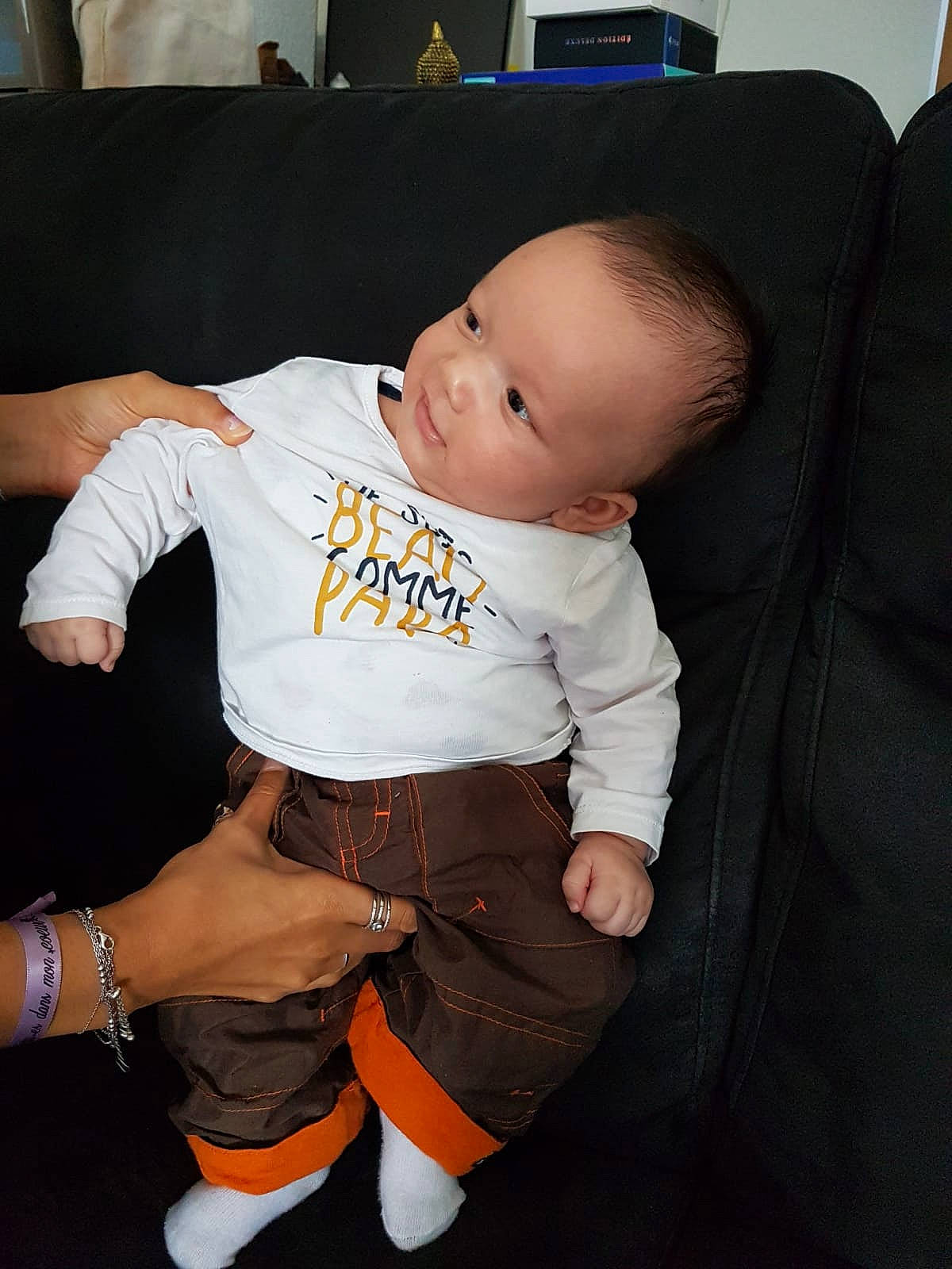 Marvyn participe au concours pour gagner de l'argent avec cette photo : arm, baby, cheek, child, person, sitting, skin, toddler