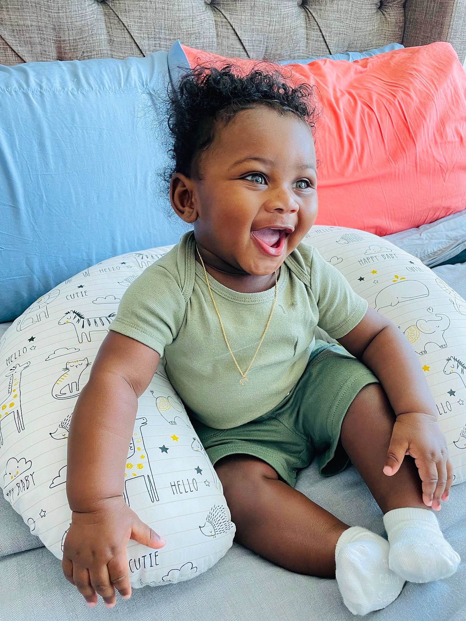 Cree is registered to the contest to win money with this photo: baby, baby_toddler_clothing, barefoot, cheek, child, comfort, eye, face, facial_expression, finger, foot, fun, hairstyle, happy, head, person, skin, sleeve, smile, textile