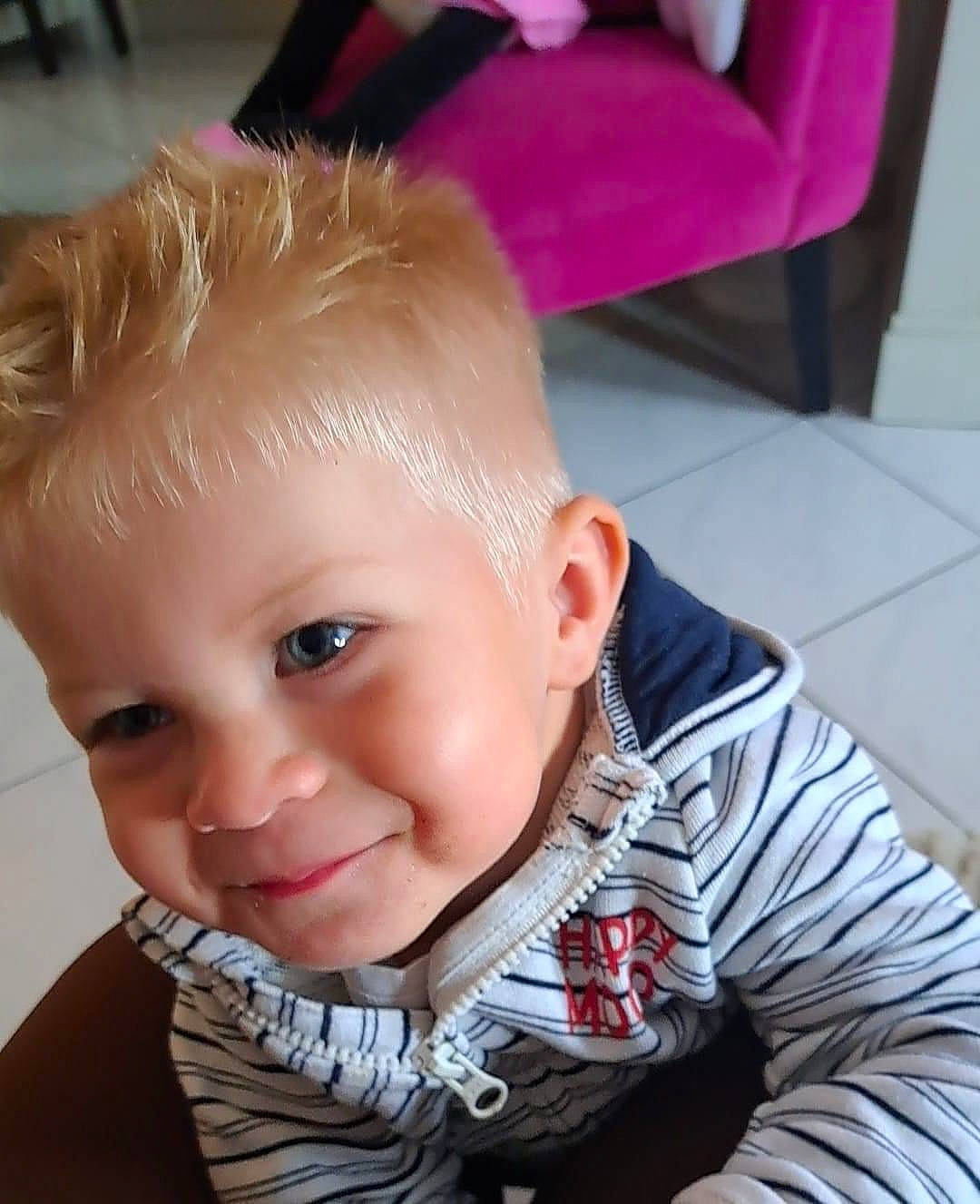 Sasha participe au concours pour gagner de l'argent avec cette photo : cheek, chin, ear, eye, eyebrow, eyelash, face, forehead, happy, head, iris, jaw, joy, lip, mouth, neck, nose, person, skin, sleeve