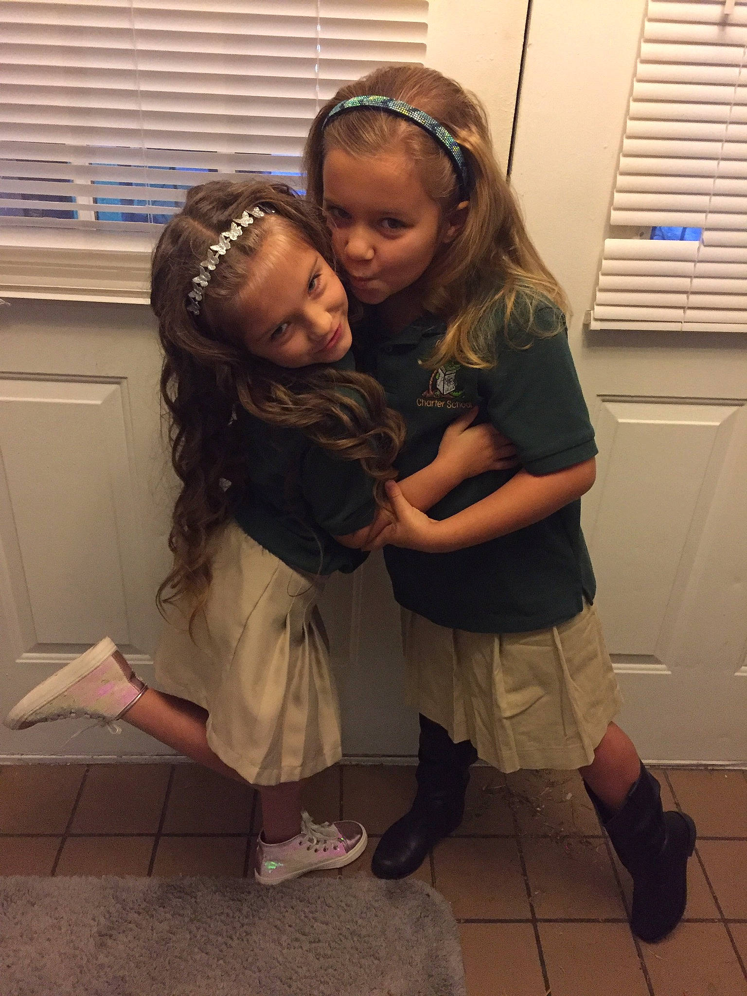 Kaidance is registered to the contest to win money with this photo: child, cool, daughter, day, fashion_accessory, fun, girl, hair, hair_accessory, hairstyle, headgear, interaction, long_hair, person, product, skin, smile, snapshot, textile, toddler