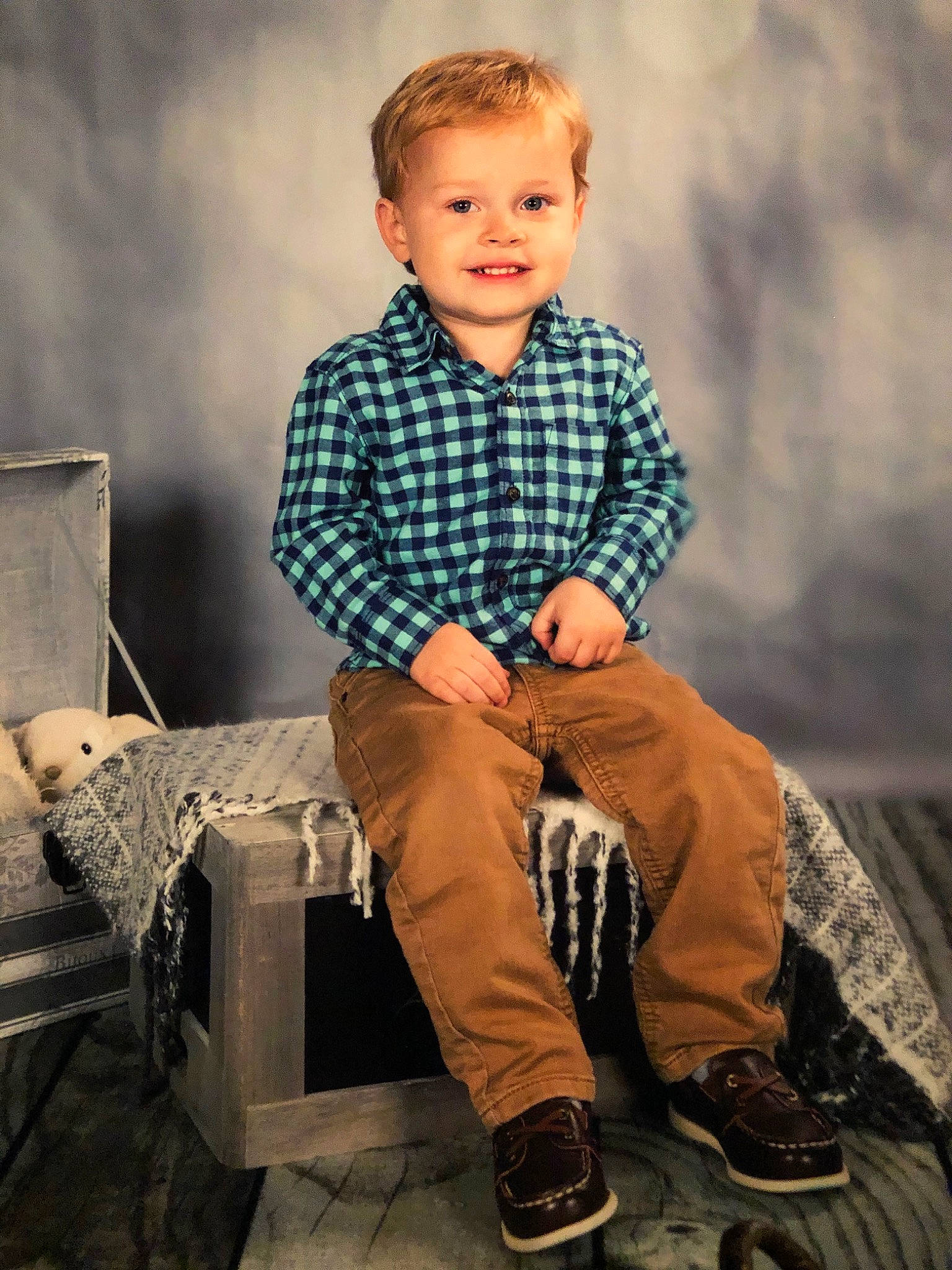 Henry joined the competition — help win amazing prizes! child, child_model, family, male, people, person, photography, portrait, portrait_photography, shoe, sitting, sleeve, smile, toddler
