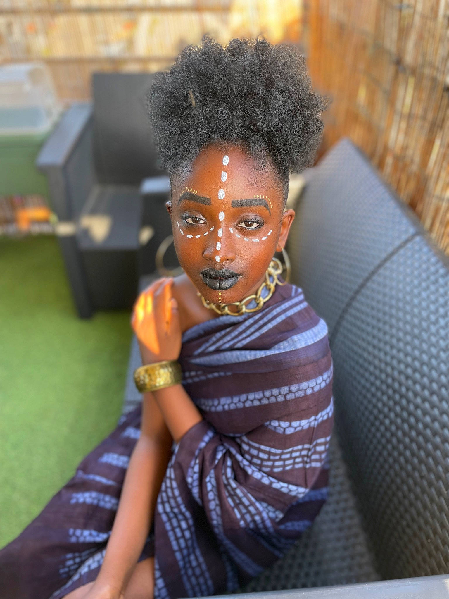 Apryl participe au concours pour gagner de l'argent avec cette photo : afro, black_hair, comfort, doll, eye, eyewear, face, fashion_accessory, fashion_design, fun, fur, jewellery, jheri_curl, necklace, person, ringlet, room, sitting, thigh, toy