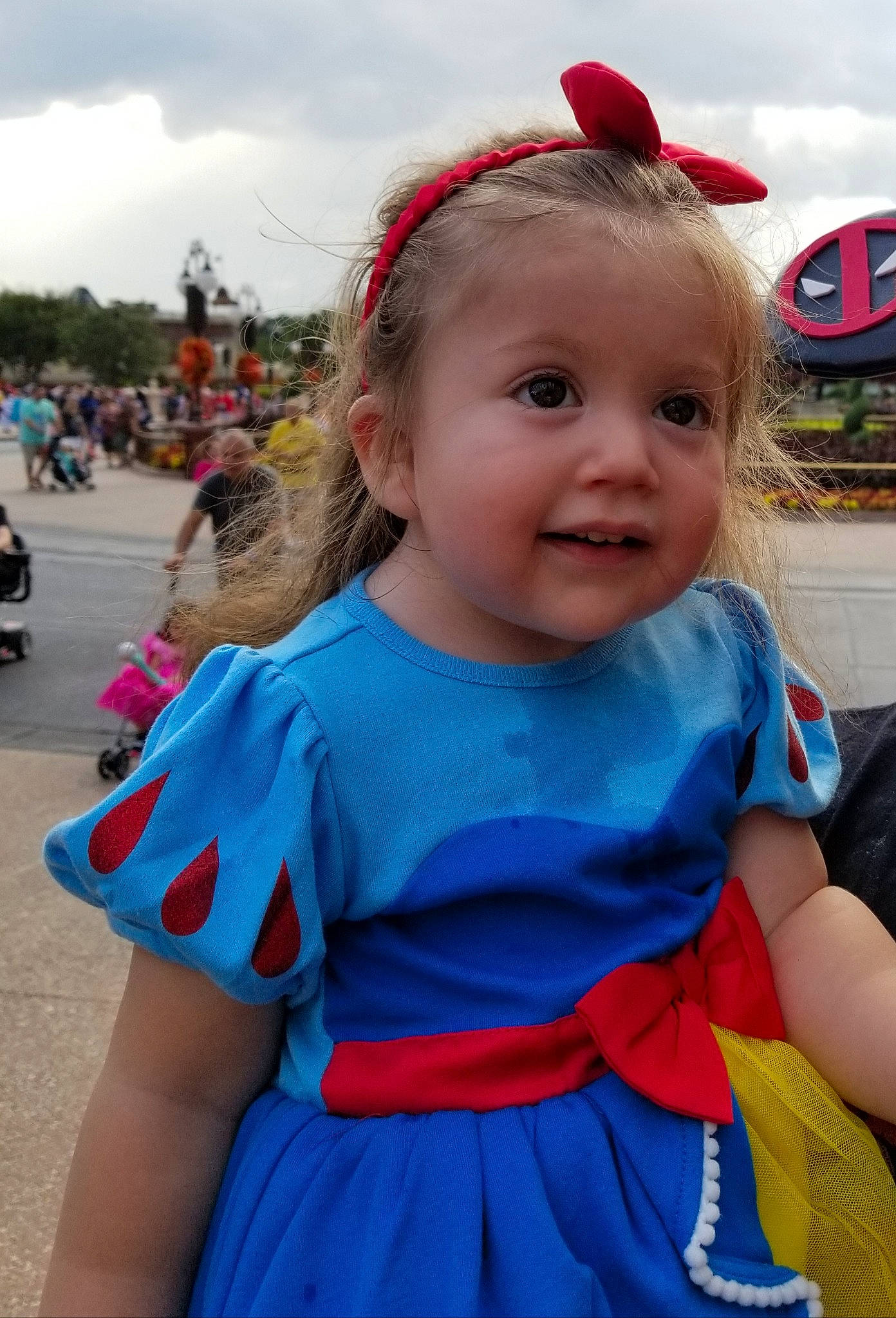 Haley is registered to the contest to win money with this photo: blue, child, costume, dress, electric_blue, face, fun, hair_accessory, happy, head, headgear, person, skin, smile, toddler, vacation