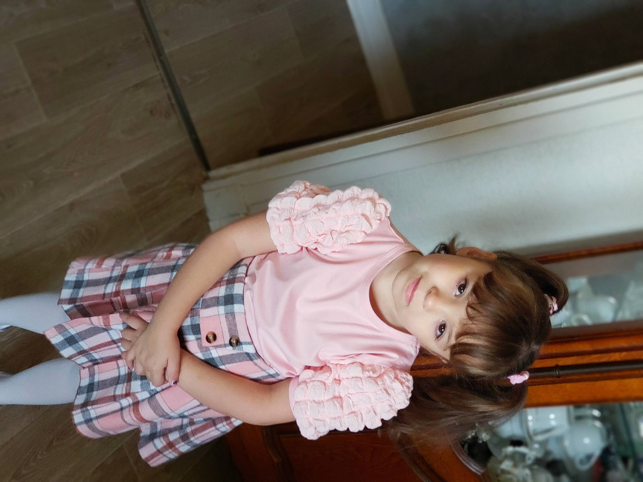 Katharina participe au concours pour gagner de l'argent avec cette photo : baby, baby_products, baby_toddler_clothing, child, comfort, fun, happy, hat, leisure, nap, pattern, person, plaid, portrait_photography, room, sitting, sock, tartan, toddler, tree