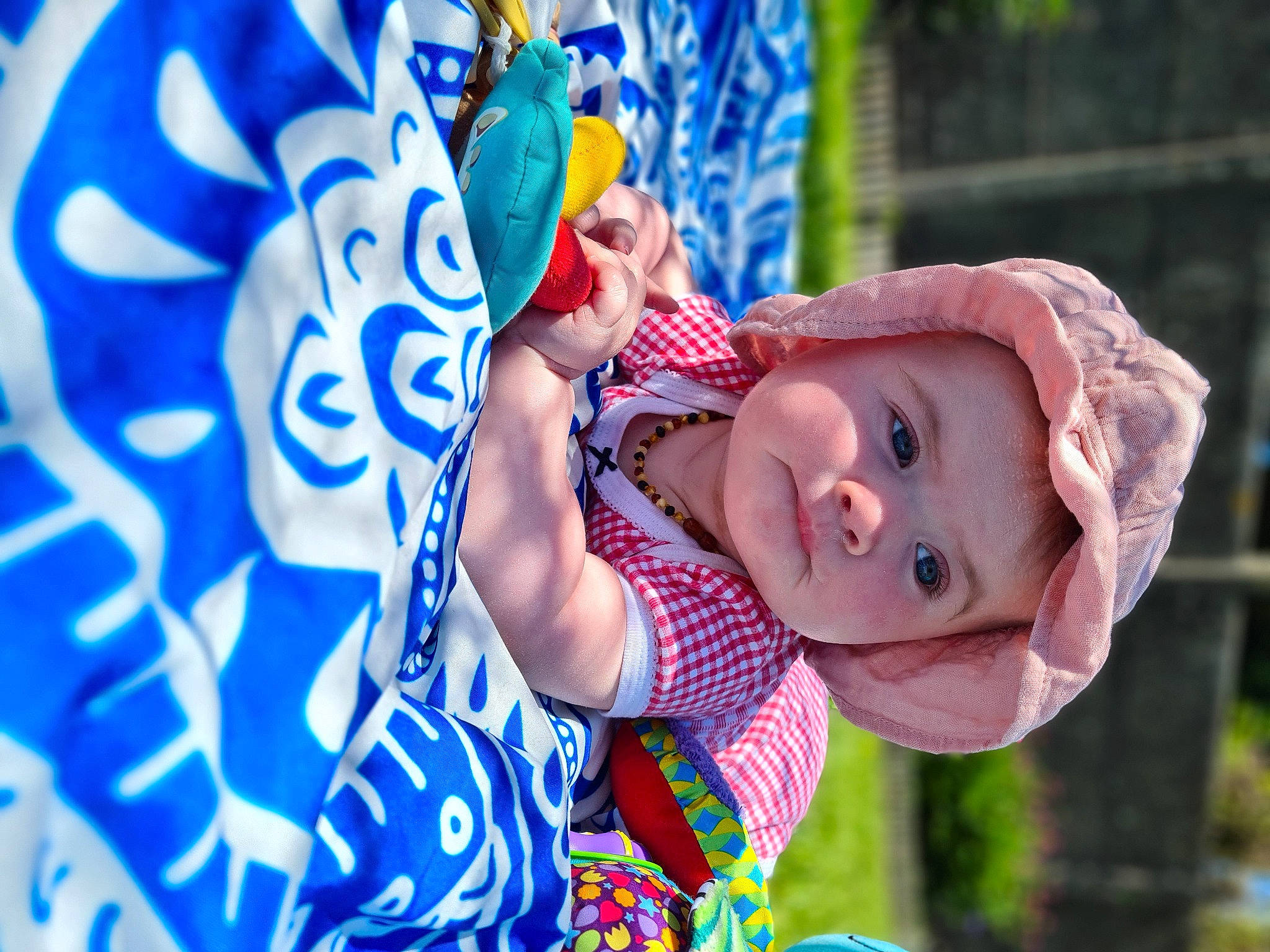 Zélie a rejoint le concours — aidez-le/la à gagner de superbes lots ! baby, baby_toddler_clothing, blue, child, costume, electric_blue, fun, grass, happy, hat, headwear, lawn_ornament, leisure, macaw, pattern, person, play, portrait_photography, recreation, sun_hat