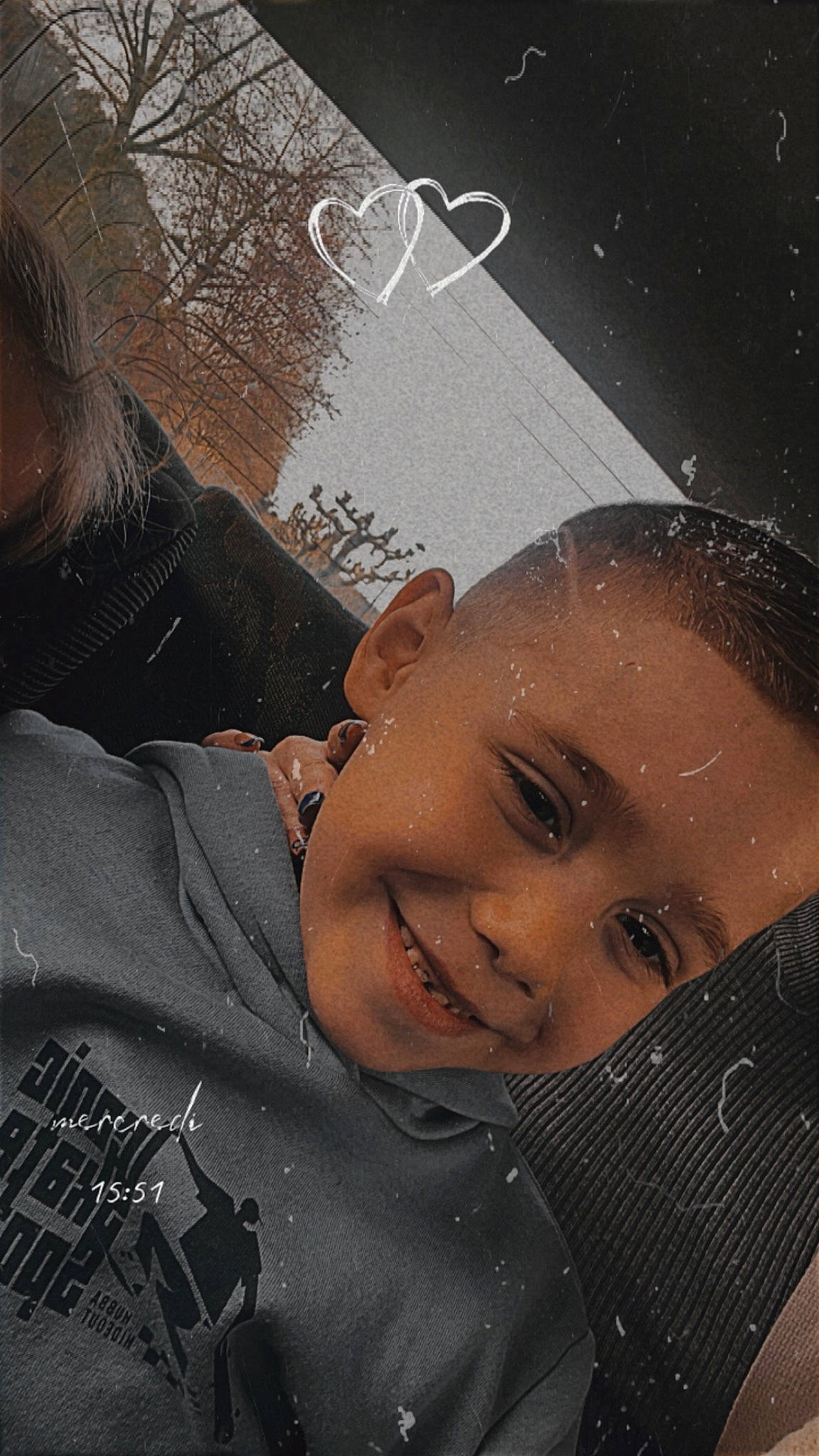 Lucas a rejoint le concours — aidez-le/la à gagner de superbes lots ! black_hair, cheek, child, cool, eyewear, flash_photography, freezing, fun, gesture, happy, joy, lip, nose, person, portrait_photography, precipitation, smile, snow, space, toddler