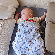 Mathéo participe au concours pour gagner de l'argent avec cette photo : baby, sleeping, blanket, cushion, bedspread, infant, face, peaceful, cozy, pattern, animal_print, indoors, child, rest, soft, pillow, comfort, cute, small, relaxation