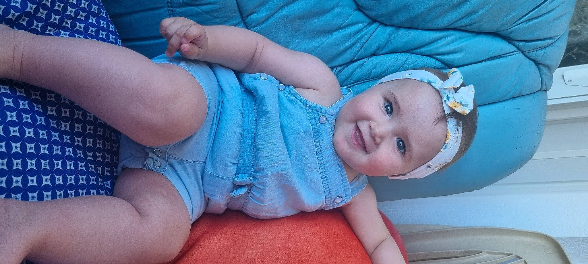 Melisa Gabriela a rejoint le concours — aidez-le/la à gagner de superbes lots ! azure, baby_toddler_clothing, blue, cheek, comfort, eye, finger, hand, headwear, human, human_body, joint, joy, leg, lip, mammal, mouth, muscle, person, product