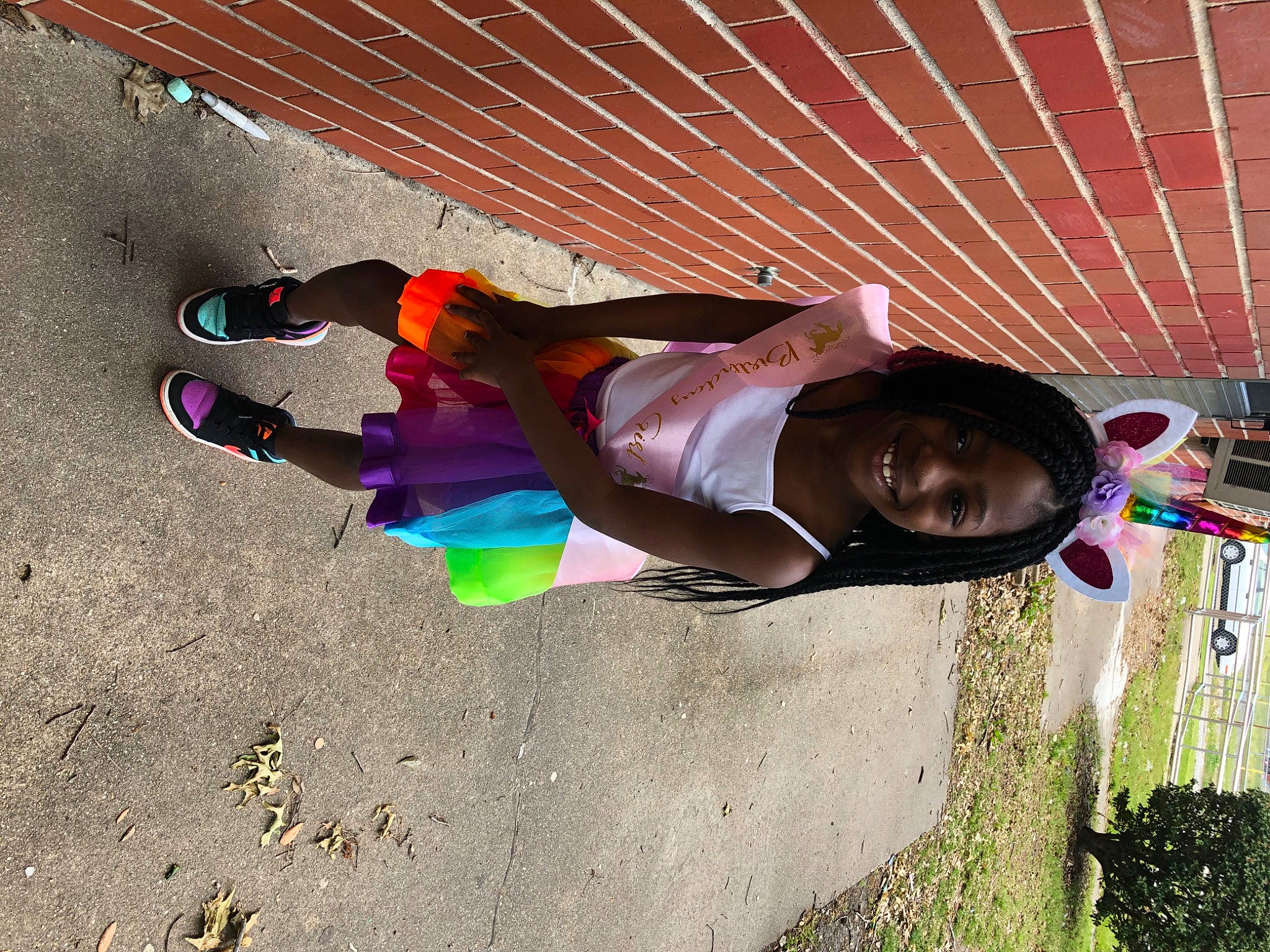 Tamiya is registered to the contest to win money with this photo: cool, human, joy, magenta, outdoor_shoe, person, pink, purple, shadow, throat, walking_shoe