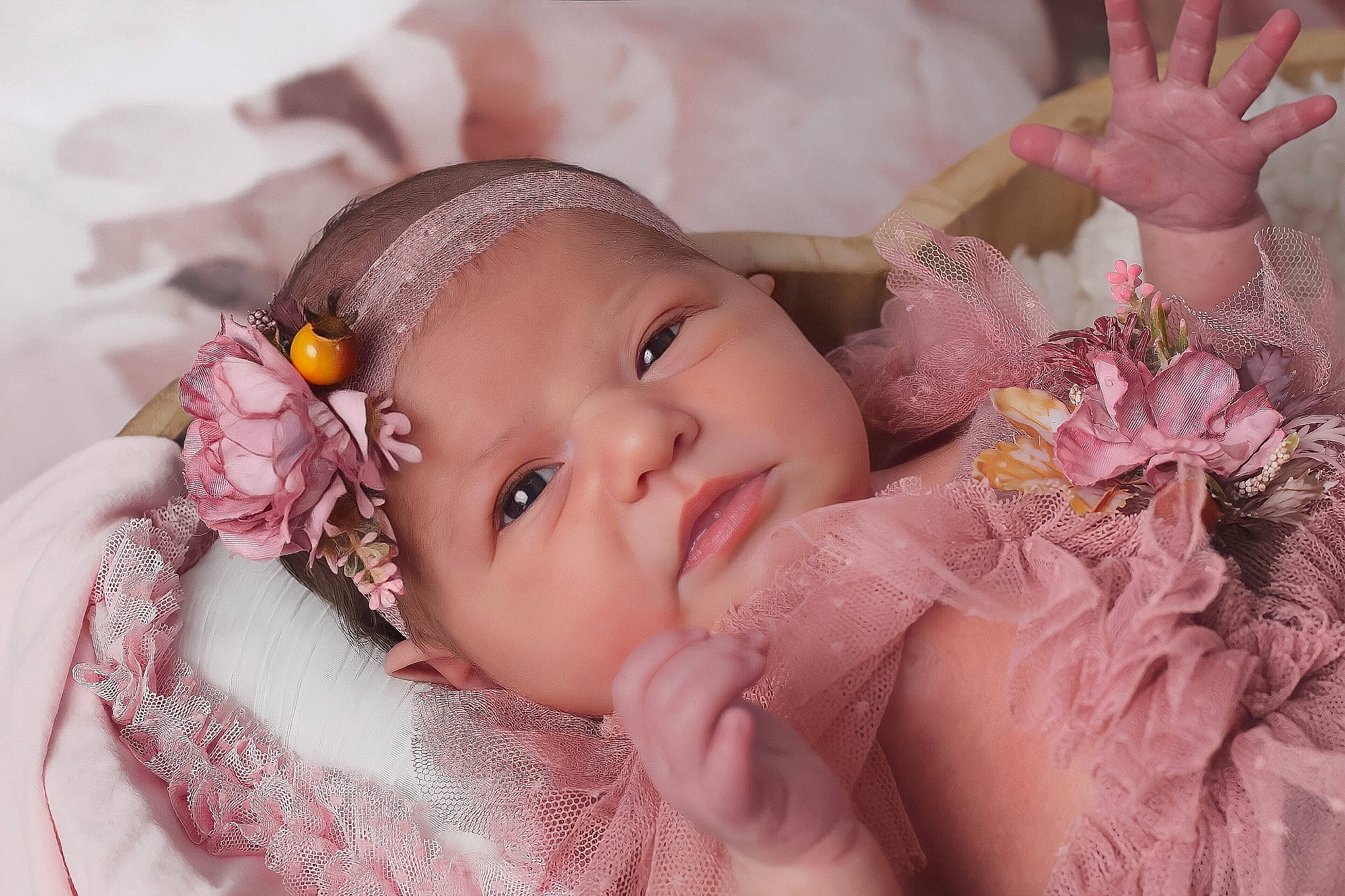 Emma participe au concours pour gagner de l'argent avec cette photo : baby, baby_toddler_clothing, cheek, child, eyelash, finger, gesture, hand, happy, headband, headgear, headpiece, headwear, iris, lip, nail, person, petal, pink, skin