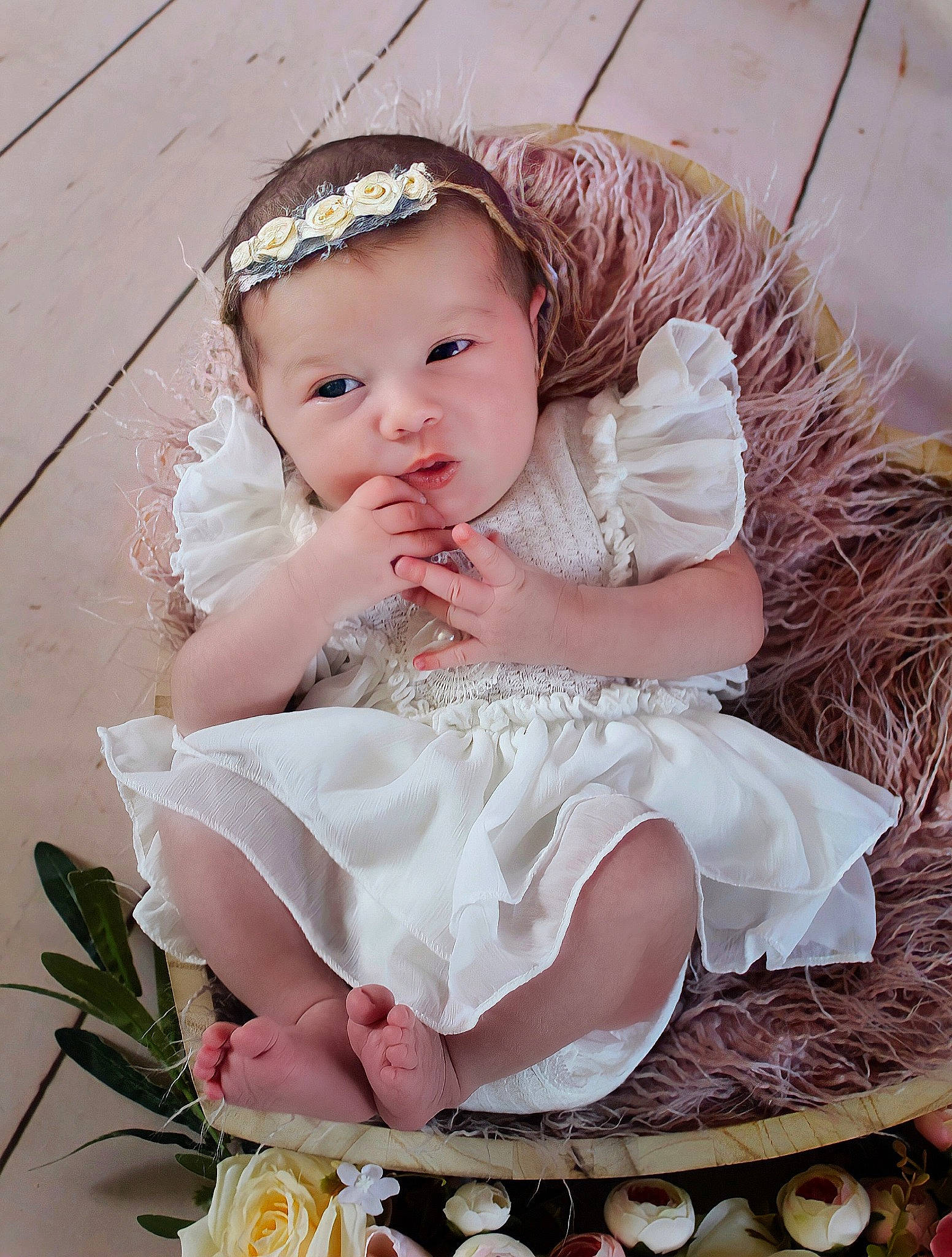 Leïla participe au concours pour gagner de l'argent avec cette photo : baby, baby_toddler_clothing, bridal_accessory, dress, embellishment, eyelash, facial_expression, flash_photography, happy, headband, headpiece, iris, jewellery, person, petal, pink, skin, sleeve, textile, toddler