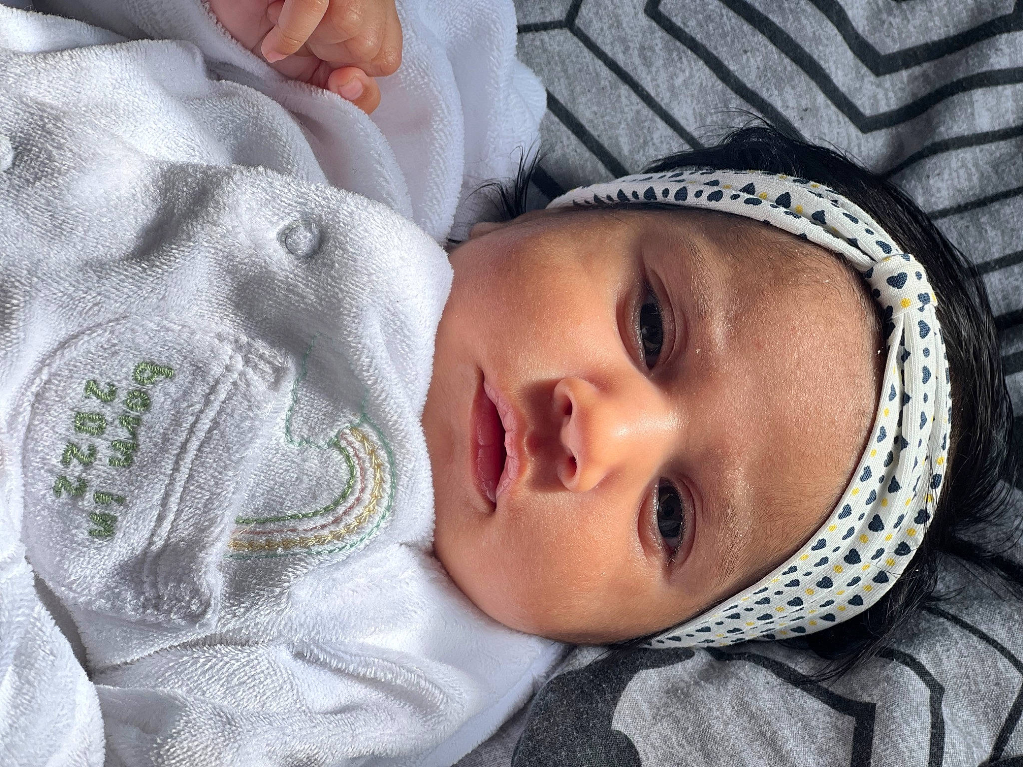 Yashita participe au concours pour gagner de l'argent avec cette photo : baby, baby_sleeping, baby_toddler_clothing, cheek, comfort, eye, eyebrow, eyelash, facial_expression, headgear, headwear, human_body, iris, linens, lip, mouth, nose, organ, person, skin