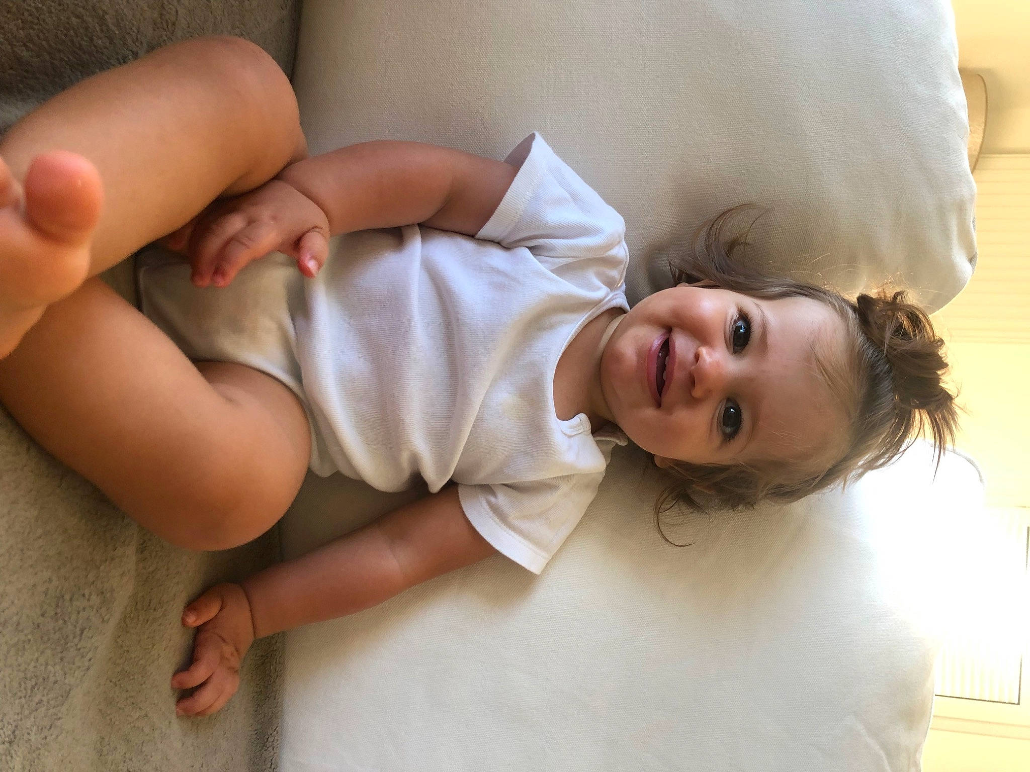 Chiara participe au concours pour gagner de l'argent avec cette photo : baby, baby_toddler_clothing, beauty, child, comfort, elbow, eye, facial_expression, gesture, hair, happy, joy, knee, mammal, mouth, neck, person, skin, sleeve, smile