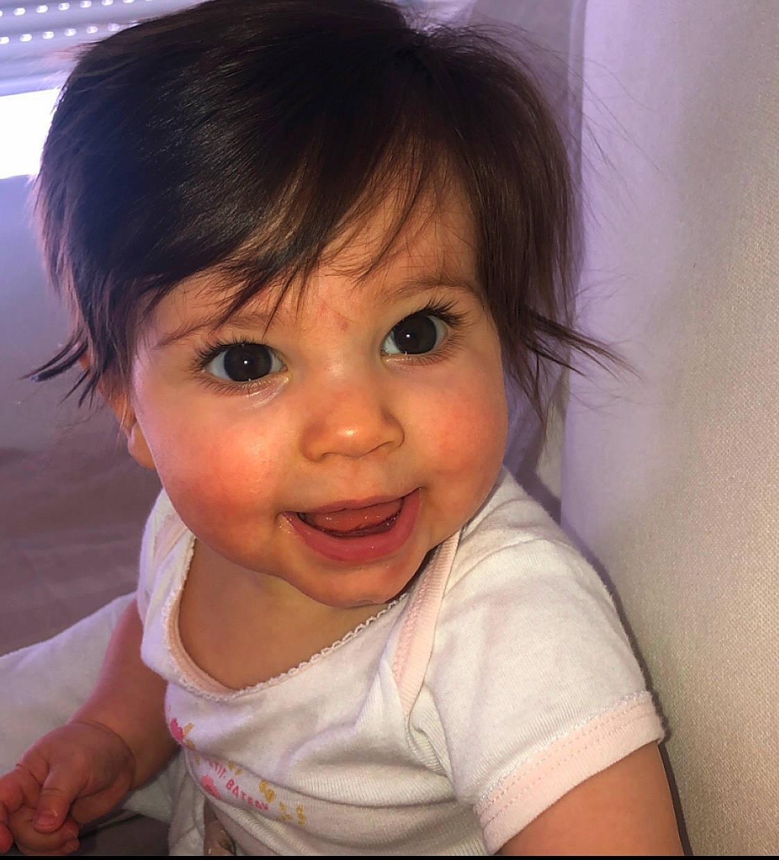 Chiara a rejoint le concours — aidez-le/la à gagner de superbes lots ! cheek, chin, ear, eyebrow, eyelash, face, facial_expression, forehead, gesture, hair, happy, iris, jaw, lip, mouth, neck, nose, person, skin, sleeve