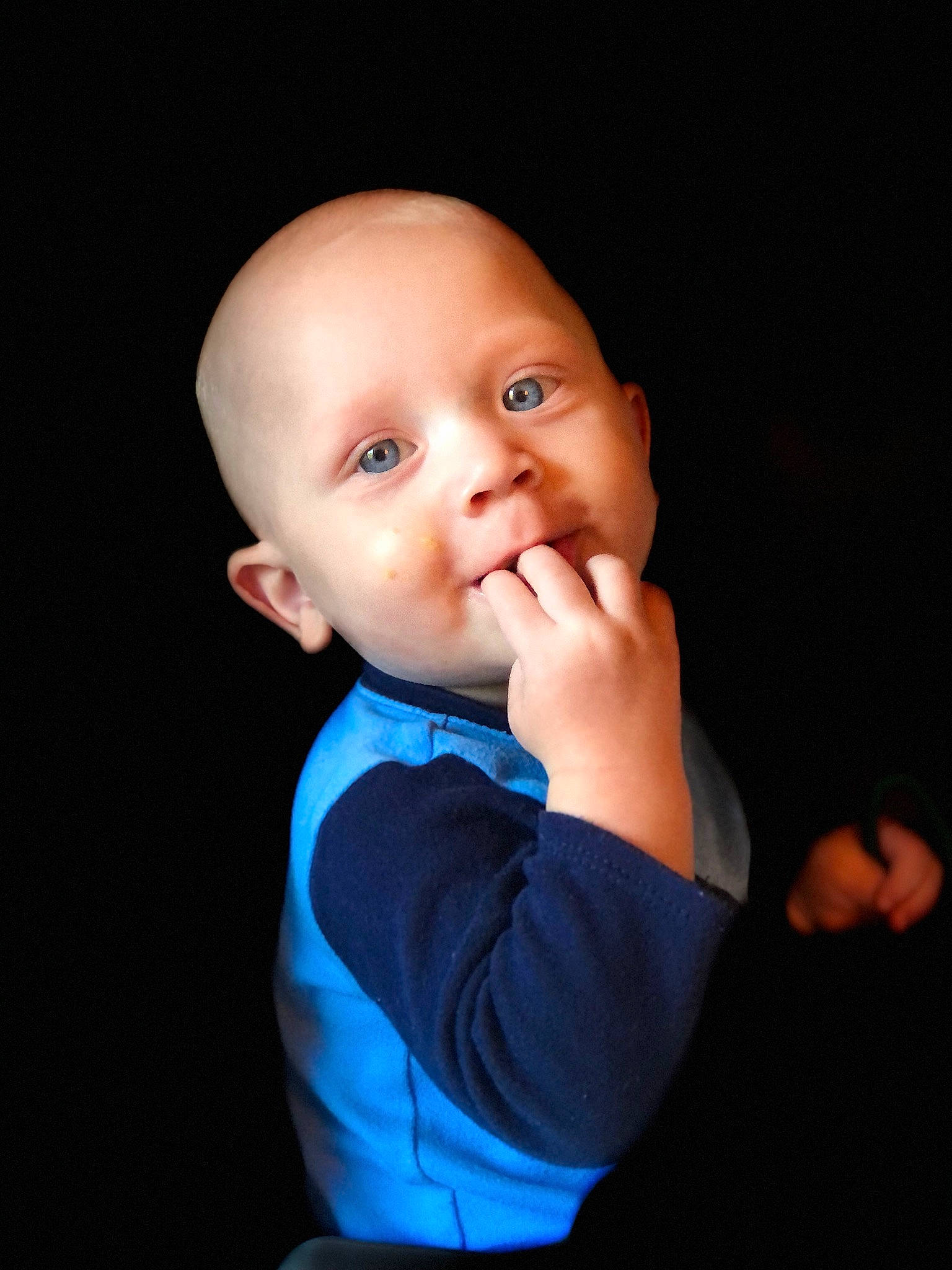 Caysen is registered to the contest to win money with this photo: baby, baby_toddler_clothing, cheek, ear, eyebrow, eyelash, finger, flash_photography, gesture, hair, happy, iris, lip, mouth, neck, nose, person, sleeve, smile, thumb