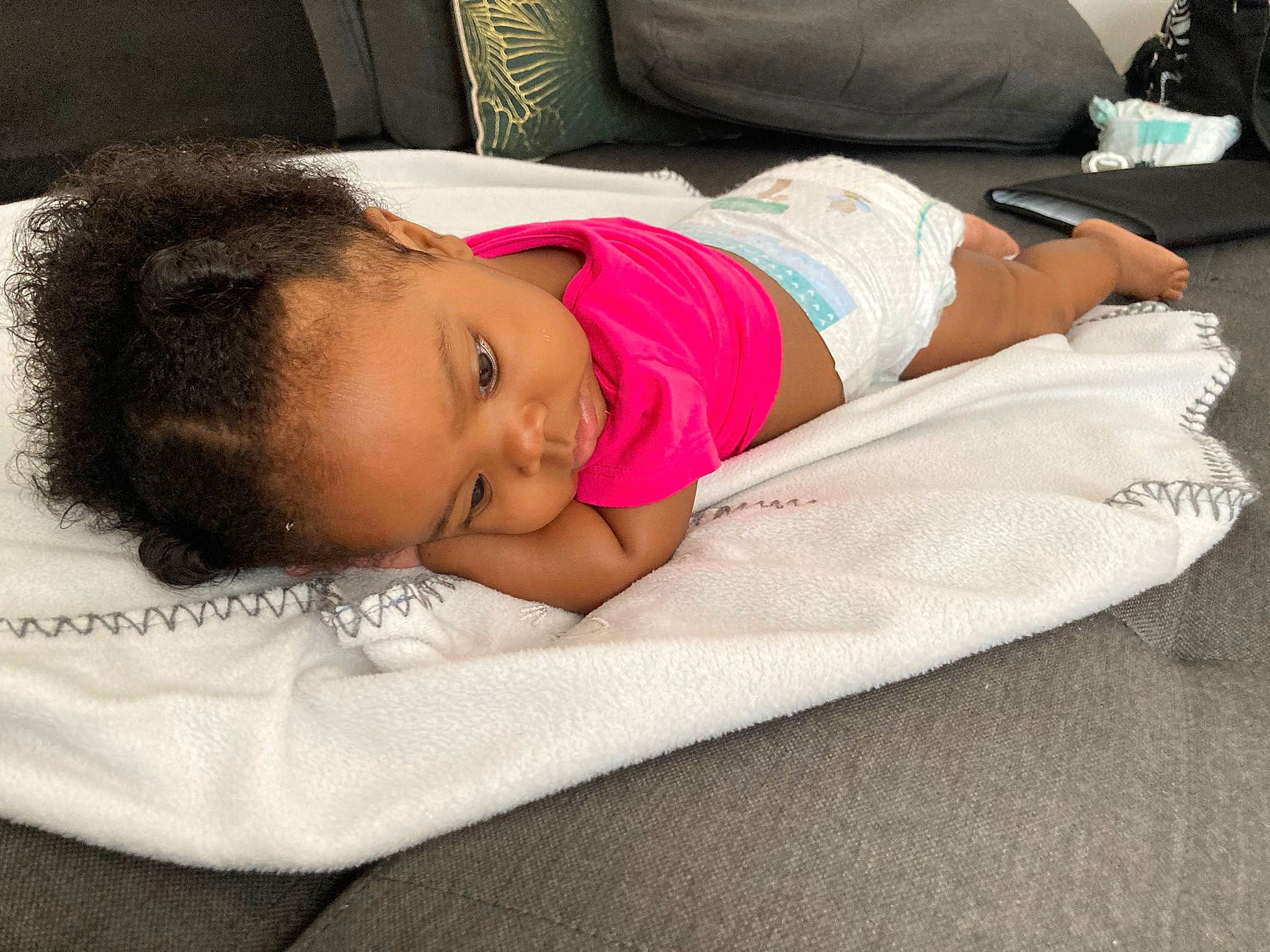 Lyhana participe au concours pour gagner de l'argent avec cette photo : baby, baby_sleeping, baby_toddler_clothing, bedtime, cheek, child, comfort, eye, eyelash, happy, hat, head, human_body, linens, lip, mouth, nap, nose, person, skin