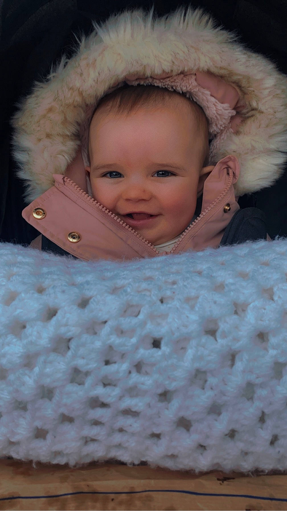 élise a rejoint le concours — aidez-le/la à gagner de superbes lots ! baby, baby_toddler_clothing, cheek, comfort, eye, face, flash_photography, fur_clothing, head, headgear, iris, joy, lip, outerwear, person, pink, skin, smile, textile, toddler