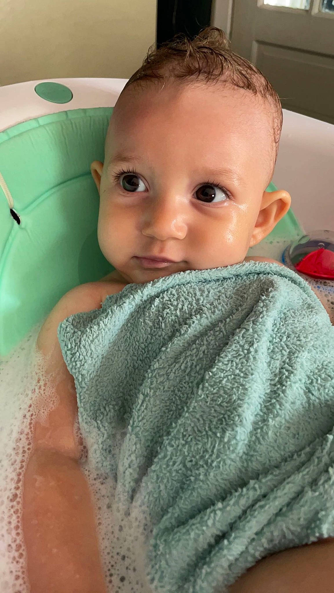 Rosalie is registered to the contest to win money with this photo: bathing, bathtub, cheek, chin, eyebrow, eyelash, facial_expression, finger, fluid, forehead, hair, head, iris, lip, mouth, neck, nose, person, skin, smile
