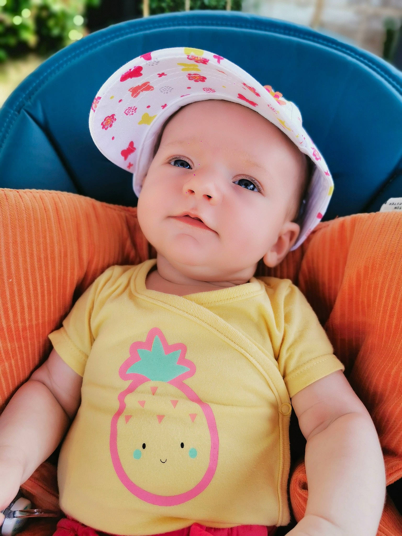 Salomé participe au concours pour gagner de l'argent avec cette photo : baby, baby_toddler_clothing, cap, cheek, child, facial_expression, happy, headgear, headwear, lip, mammal, person, pink, product, skin, sleeve, smile, sun_hat, t_shirt, textile
