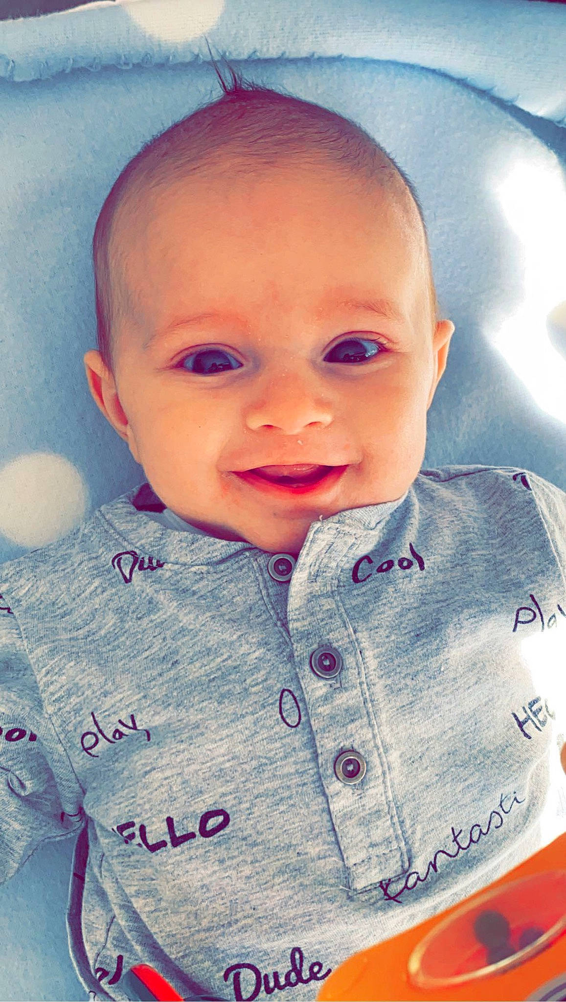 Lyo participe au concours pour gagner de l'argent avec cette photo : baby, baby_toddler_clothing, cheek, chin, clothing, collar, cool, dress_shirt, electric_blue, eyebrow, happy, iris, joy, lip, nose, pattern, person, skin, sleeve, smile