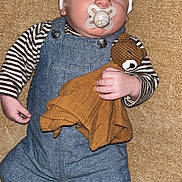 Aaron a rejoint le concours — aidez-le/la à gagner de superbes lots ! baby, sleeping, pacifier, hat, denim_overalls, striped_shirt, teddy_bear, blanket, hand, footwear, socks, soft_texture, cozy, child, infant, cute, resting, indoors, portrait, comfort