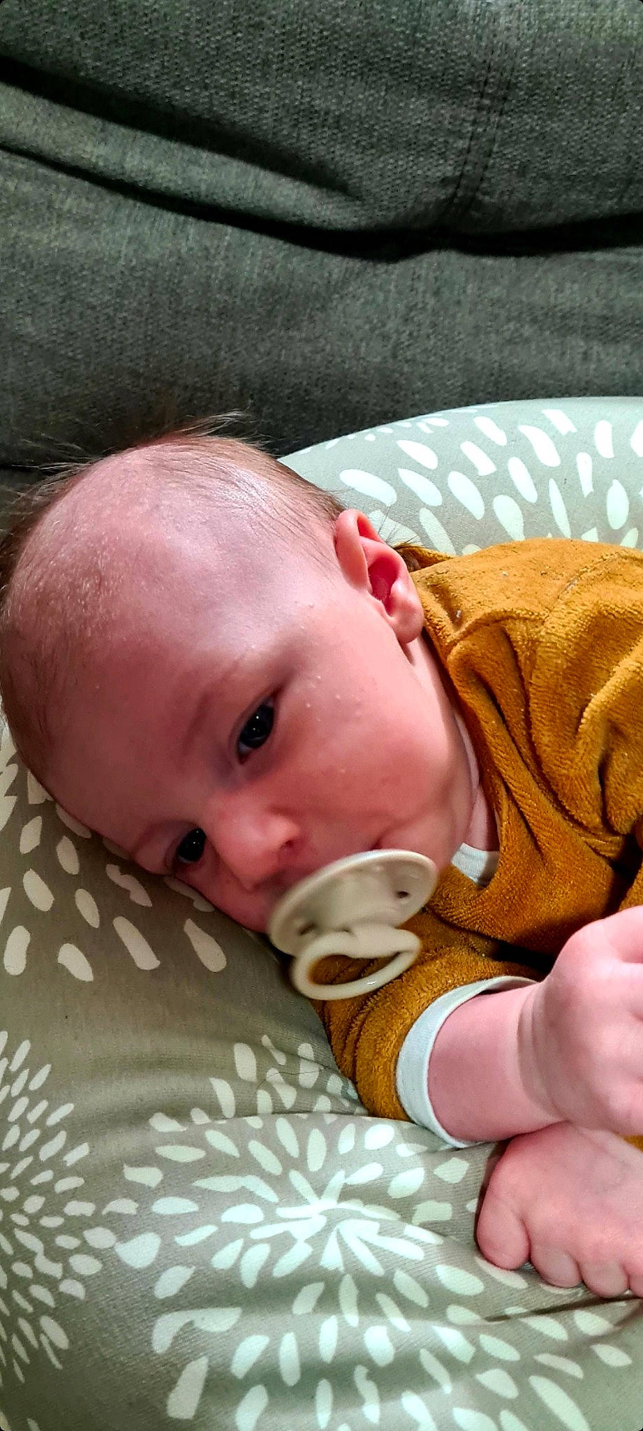 Nathan a rejoint le concours — aidez-le/la à gagner de superbes lots ! baby, baby_products, baby_safety, baby_sleeping, baby_toddler_clothing, cheek, child, chin, comfort, facial_expression, finger, hand, head, linens, lip, mouth, nail, nose, person, skin