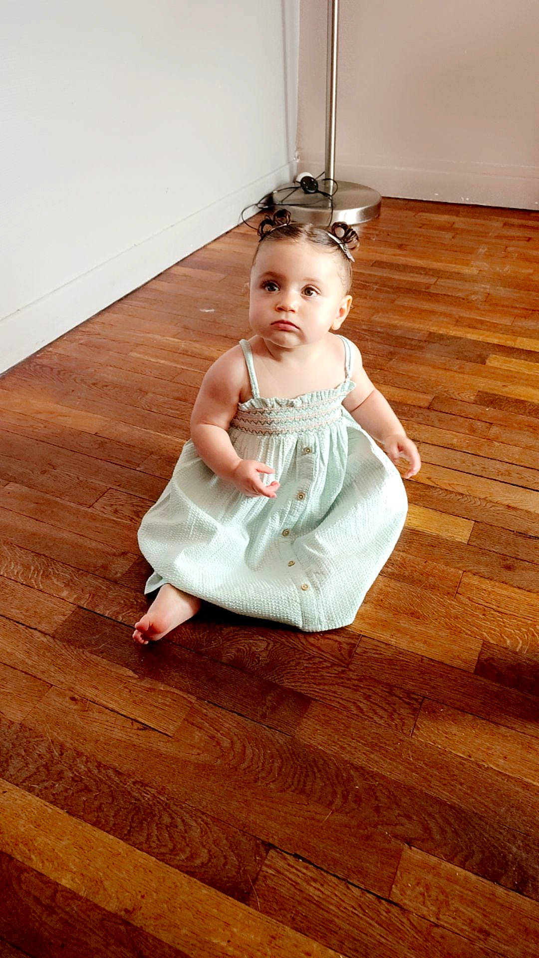 Aria participe au concours pour gagner de l'argent avec cette photo : baby, baby_toddler_clothing, barefoot, child, day_dress, dress, flash_photography, floor, flooring, happy, hardwood, laminate_flooring, leg, person, skin, standing, toddler, waist, wood, wood_flooring
