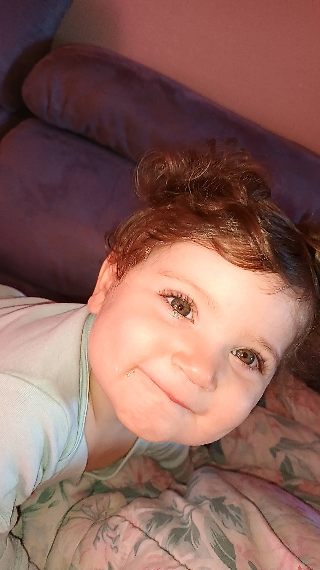 Aria a rejoint le concours — aidez-le/la à gagner de superbes lots ! black_hair, cheek, child, chin, comfort, eyebrow, eyelash, face, flash_photography, forehead, happy, head, iris, joy, lip, mouth, neck, nose, person, skin