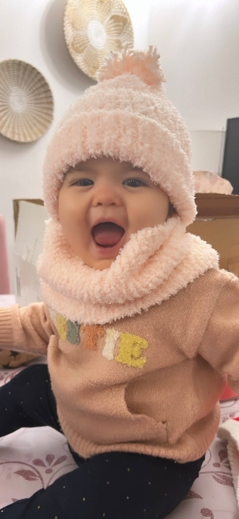 Jane participe au concours pour gagner de l'argent avec cette photo : baby, baby_toddler_clothing, cap, cheek, eye, face, gesture, happy, head, headgear, headwear, human_body, jacket, knit_cap, nose, person, skin, sleeve, smile, textile