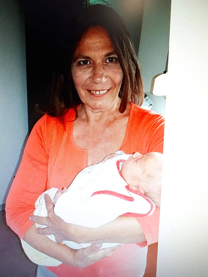 Nathan participe au concours pour gagner de l'argent avec cette photo : joy, mother, person, smile