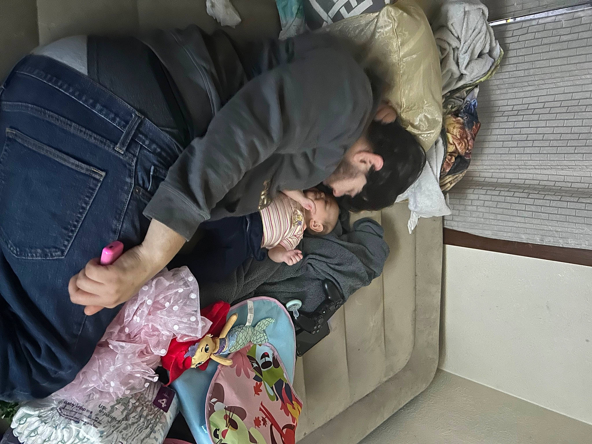 Kiara is registered to the contest to win money with this photo: bag, carmine, comfort, couch, event, fun, human_leg, knee, lap, leisure, luggage_and_bags, luxury_vehicle, pattern, person, plastic_bag, room, sitting