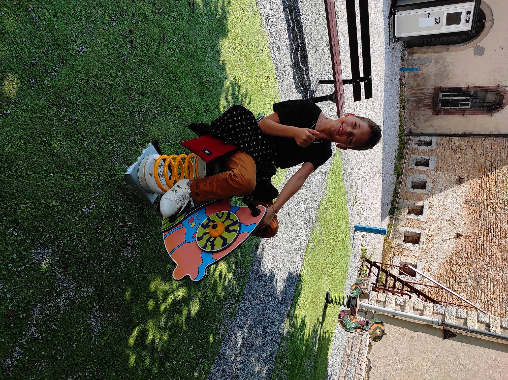 Angel participe au concours pour gagner de l'argent avec cette photo : adventure, concrete, extreme_sport, fun, joy, leisure, outdoor_recreation, person, recreation, rolling, shorts, skateboard, skateboarder, skateboarding_equipment, sports, sports_equipment, t_shirt, tree, walking_shoe, white