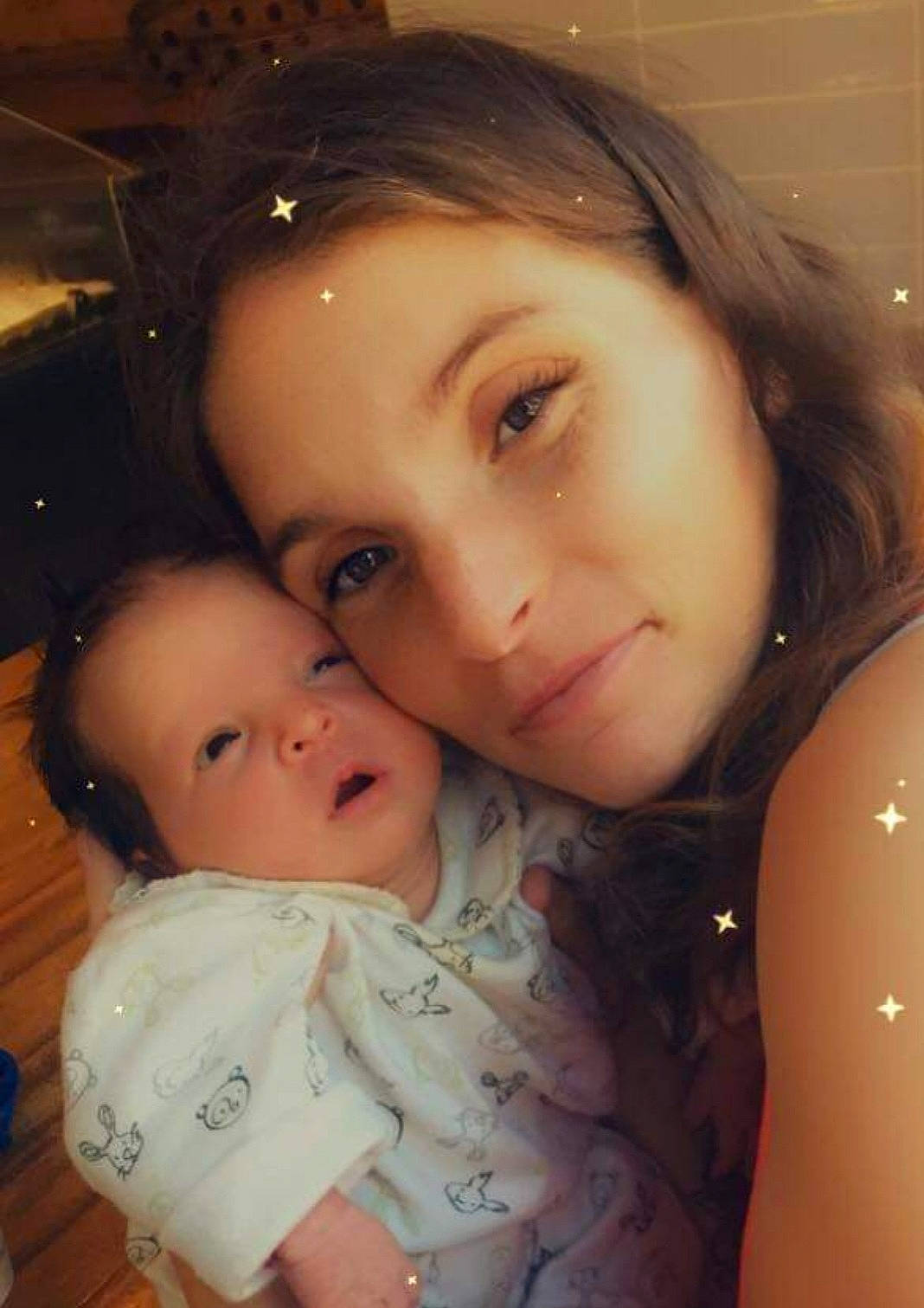 Mya a rejoint le concours — aidez-le/la à gagner de superbes lots ! baby, black_hair, cheek, child, chin, ear, eyebrow, eyelash, forehead, fun, gesture, happy, iris, joy, lip, mouth, nose, organ, person, selfie