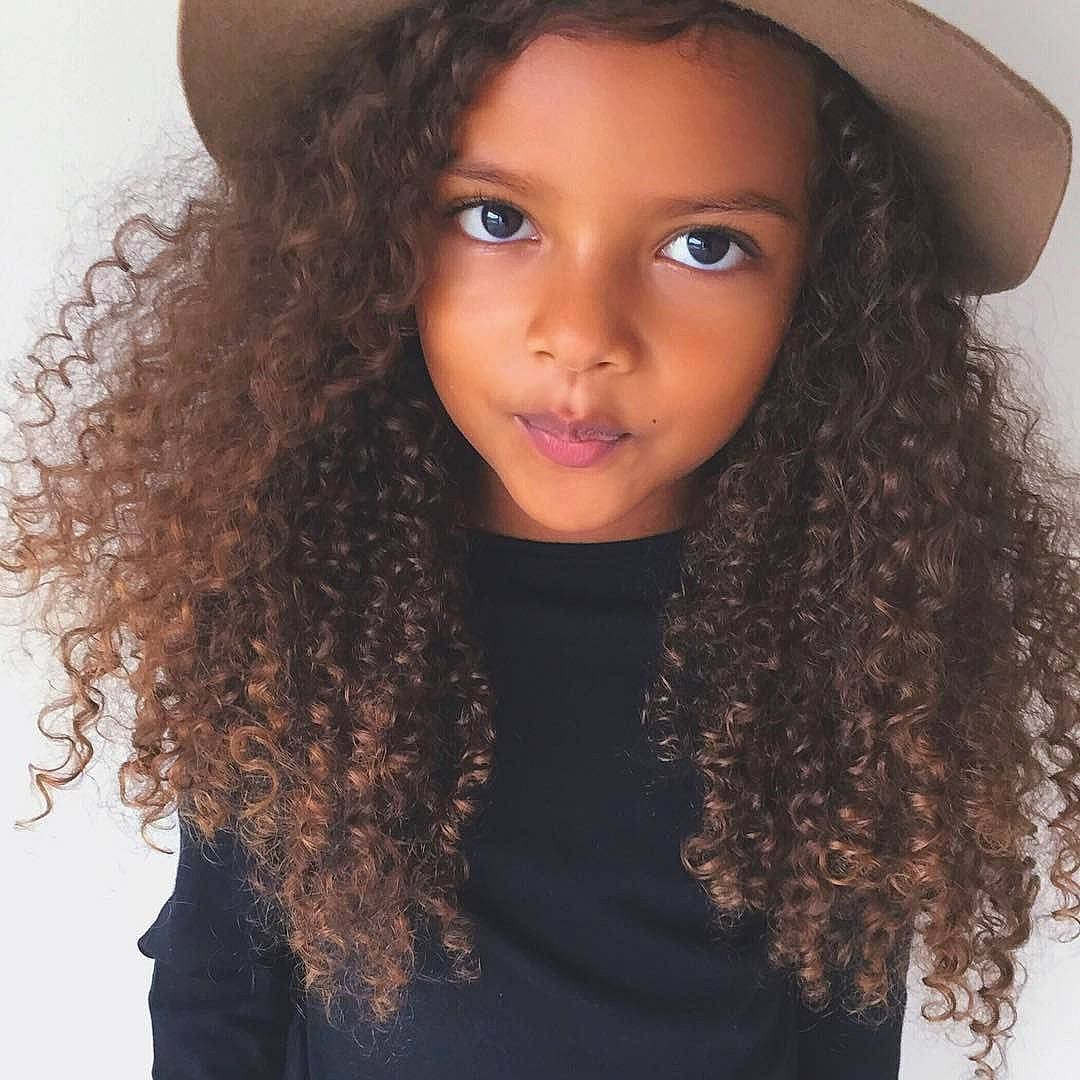 Keziah participe au concours pour gagner de l'argent avec cette photo : black, black_hair, brown, chin, eye, eyebrow, eyelash, forehead, hair, hairstyle, hat, human, iris, jheri_curl, lip, liver, neck, organ, person, ringlet