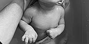 Gaël participe au concours pour gagner de l'argent avec cette photo : arm, baby, bath, bathroom, black_and_white, care, child, closeup, expression, hand, human, infant, newborn, parent, person, portrait, skin, support, tenderness, water