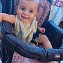 Gabie a rejoint le concours — aidez-le/la à gagner de superbes lots ! baby, child, smile, stroller, chicco, bib, indoor, colorful, curtain, happy, face, person, foot, hand, clothing, seat, pattern, young_child, infant, portrait