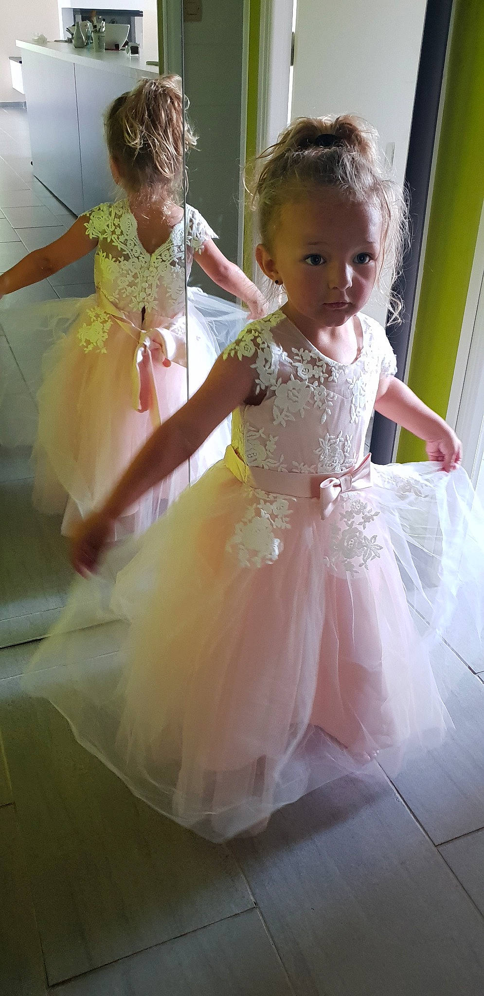 Lola a rejoint le concours — aidez-le/la à gagner de superbes lots ! ballet_tutu, bridal_party_dress, child, clothing, costume, dress, flower_girl, gown, person, pink, toddler