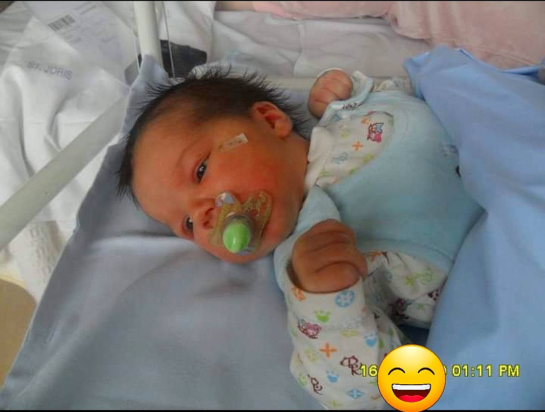 Lenais participe au concours pour gagner de l'argent avec cette photo : baby, baby_products, baby_safety, baby_toddler_clothing, bedtime, cheek, child, comfort, linens, logo, person, room, skin, sleep, toddler