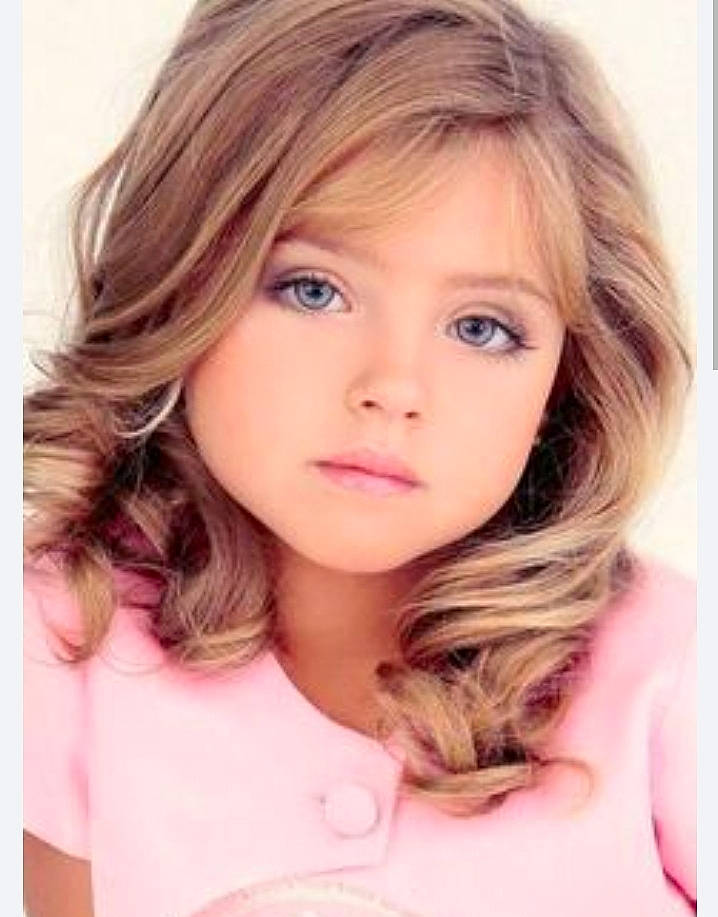 Laenïa a rejoint le concours — aidez-le/la à gagner de superbes lots ! bangs, beauty, blond, brown_hair, cheek, eyelash, fashion_accessory, hair_coloring, happy, jaw, layered_hair, lip, liver, long_hair, magenta, makeover, nose, person, smile, step_cutting