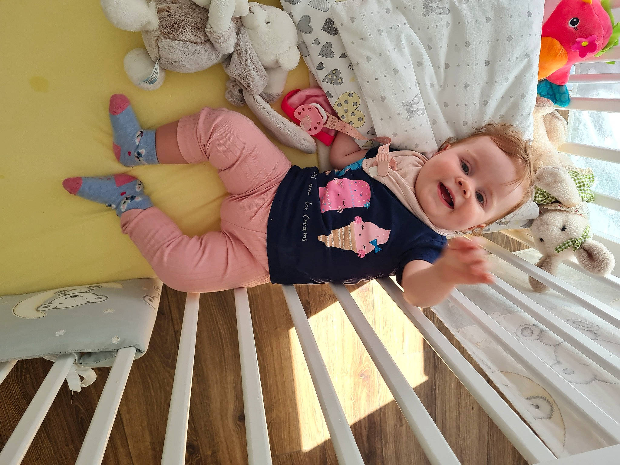 Zuzanna participe au concours pour gagner de l'argent avec cette photo : baby, baby_products, baby_safety, baby_toddler_clothing, child, comfort, flooring, fun, happy, hardwood, infant_bed, linens, pattern, person, room, t_shirt, thigh, toddler, toy, wood