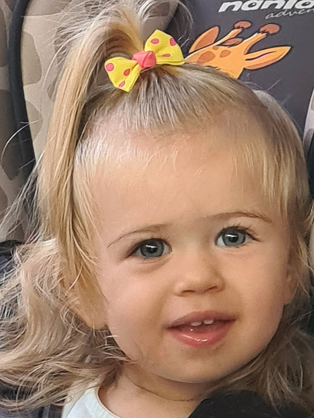 Meylie participe au concours pour gagner de l'argent avec cette photo : bangs, beauty, cheek, cool, ear, eye, eyebrow, eyelash, face, happy, head, headband, headpiece, iris, joy, lip, long_hair, nose, person, skin