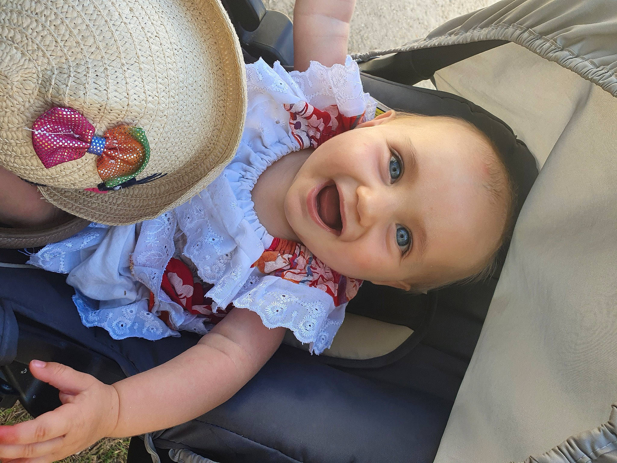 Abby a rejoint le concours — aidez-le/la à gagner de superbes lots ! baby_toddler_clothing, cool, eye, facial_expression, fashion, hairstyle, happy, hat, headgear, human, human_body, iris, lip, mouth, organ, person, pink, product, skin, smile