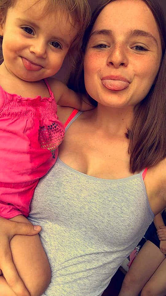 Maeva a rejoint le concours — aidez-le/la à gagner de superbes lots ! abdomen, beauty, blond, cheek, child, daughter, day, emotion, eye, fun, girl, human_hair_color, infant, joy, leg, lip, mouth, nose, person, pink