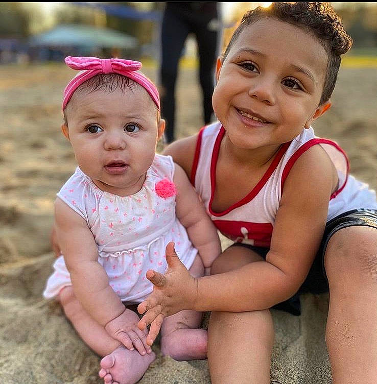 Jamari is registered to the contest to win money with this photo: baby, child, fun, happy, joy, people, person, pink, sibling, skin, smile, summer, toddler