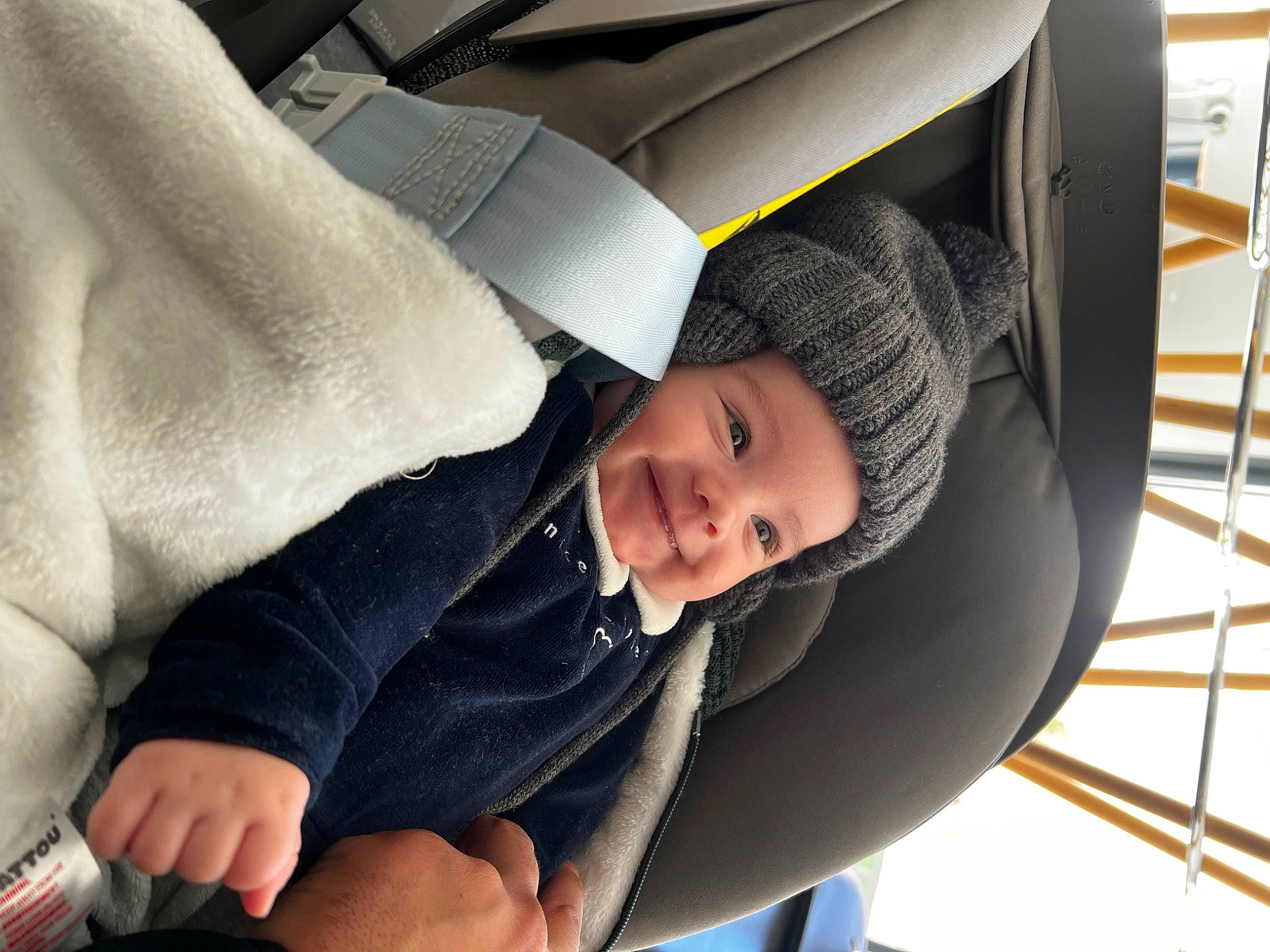 Hugo participe au concours pour gagner de l'argent avec cette photo : auto_part, baby, baby_carriage, baby_in_car_seat, baby_products, baby_safety, baby_toddler_clothing, car_seat, child, comfort, flash_photography, flooring, fun, headwear, joy, linens, luxury_vehicle, nap, person, room