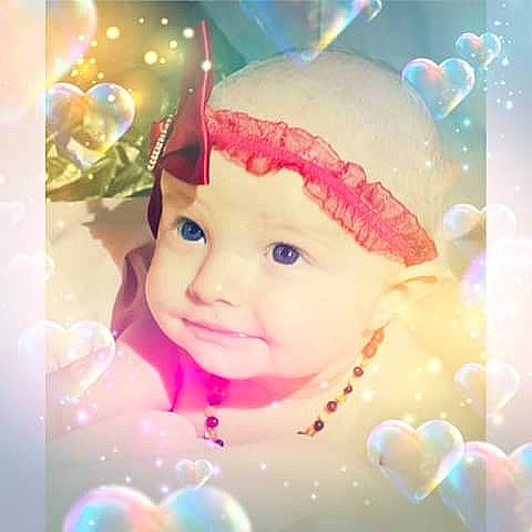 Layana Lyli a rejoint le concours — aidez-le/la à gagner de superbes lots ! baby, baby_laughing, balloon, bonnet, christmas, costume_accessory, costume_hat, fictional_character, headwear, liquid_bubble, love, paint, party_supply, person, pleased