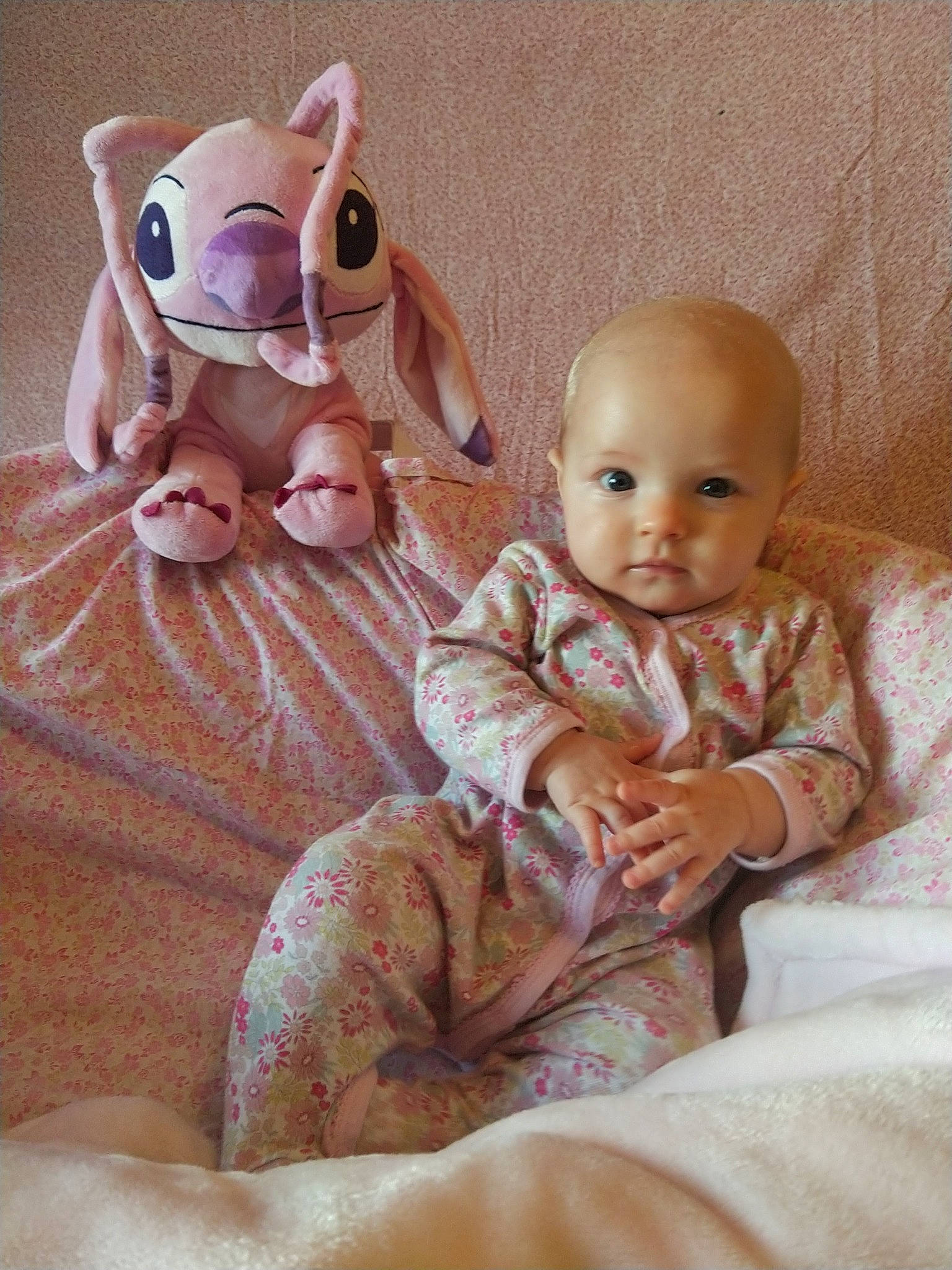 Layana Lyli a rejoint le concours — aidez-le/la à gagner de superbes lots ! baby, baby_products, baby_toddler_clothing, baby_toys, doll, fawn, peach, person, pink, plush, sitting, stuffed_toy, tan, toy