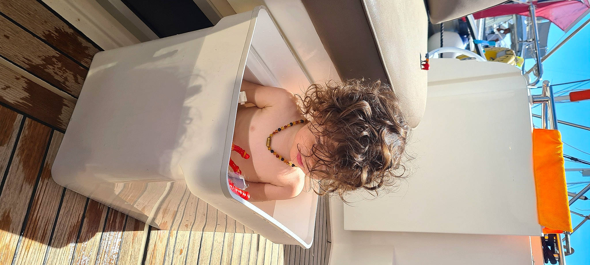 Anaya participe au concours pour gagner de l'argent avec cette photo : child, comfort, dress, elbow, fashion_design, flooring, fun, human_leg, person, room, thigh, toddler, window, wood