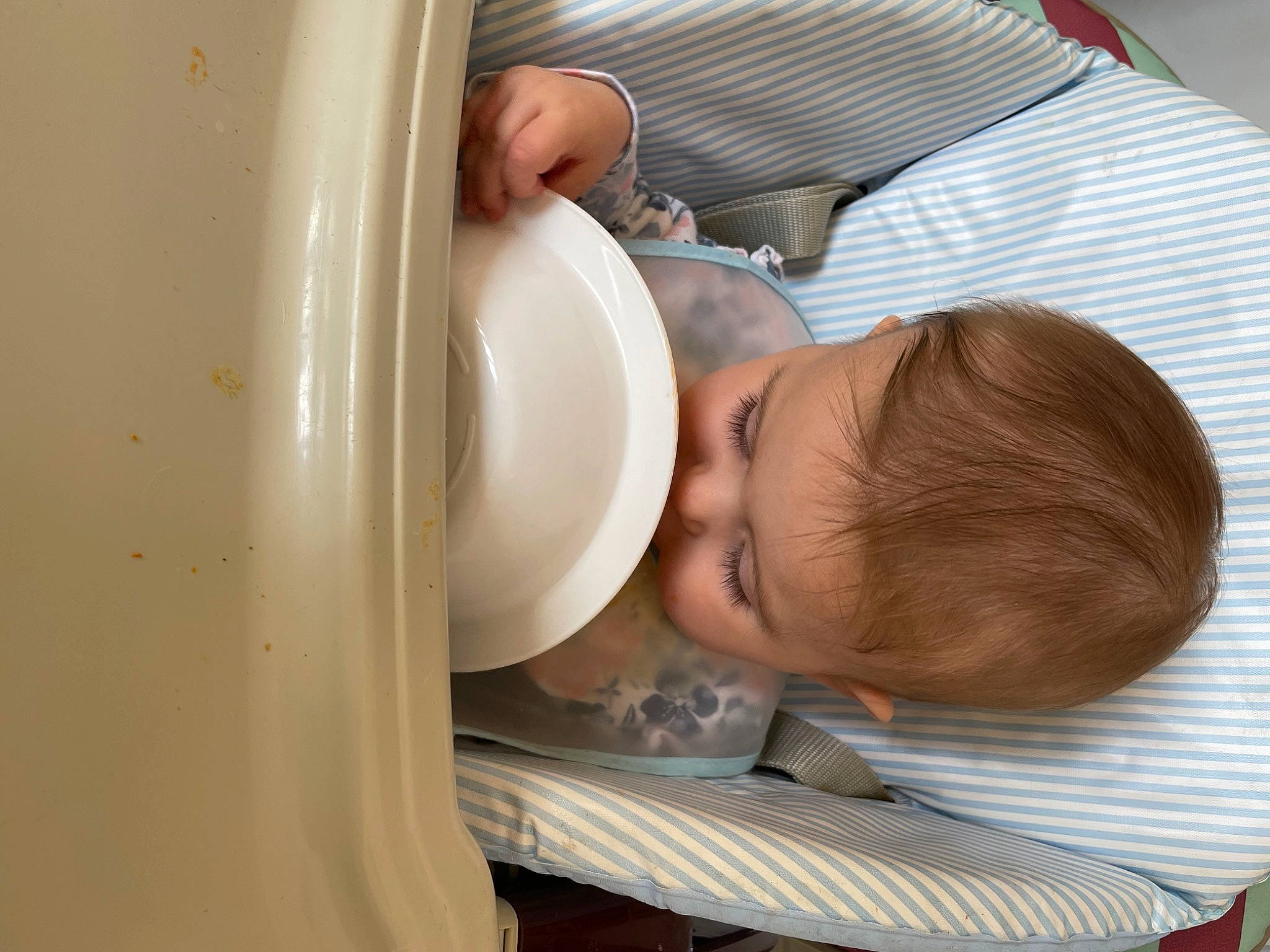 Ilanna a rejoint le concours — aidez-le/la à gagner de superbes lots ! baby, baby_products, baby_toddler_clothing, child, circle, comfort, drinkware, machine, person, plastic, serveware, service, toddler